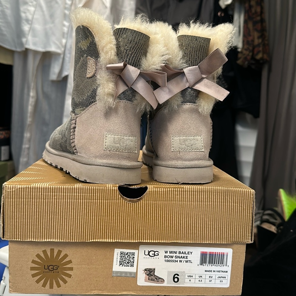 UGG boots with mini Bailey bow snake